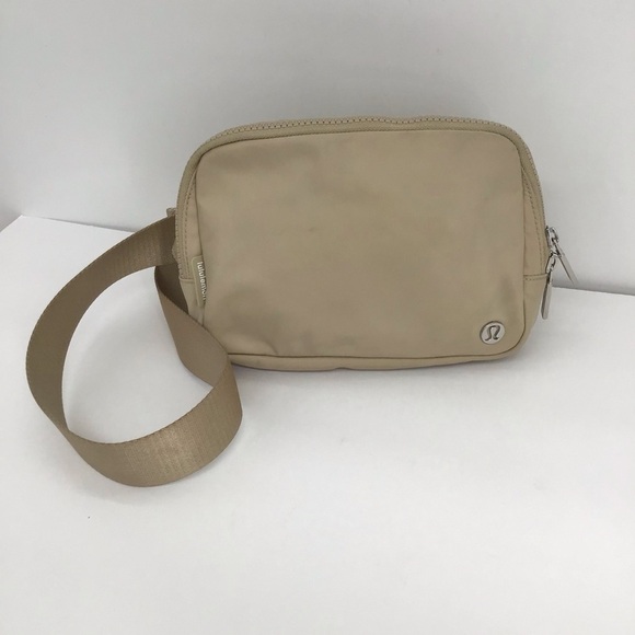 Lululemon Everywhere Belt Bag 1L Trench Tan Travel Vacation Commute Crossbody - Picture 1 of 10